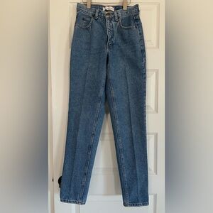 Calvin Klein Vintage Leather Mountain Patch Medium Wash Tapered Leg Mom Jeans